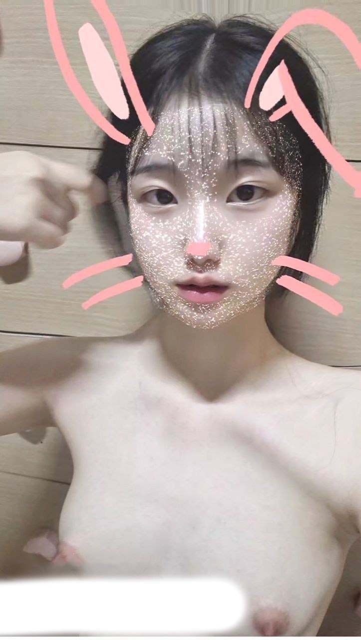 重磅核弹超高颜值女大学生给男友私拍福利被流出小美女上下粉嫩一对桃子奶在厕所自慰叫出声319[2V 867 MB] [BT] [-]