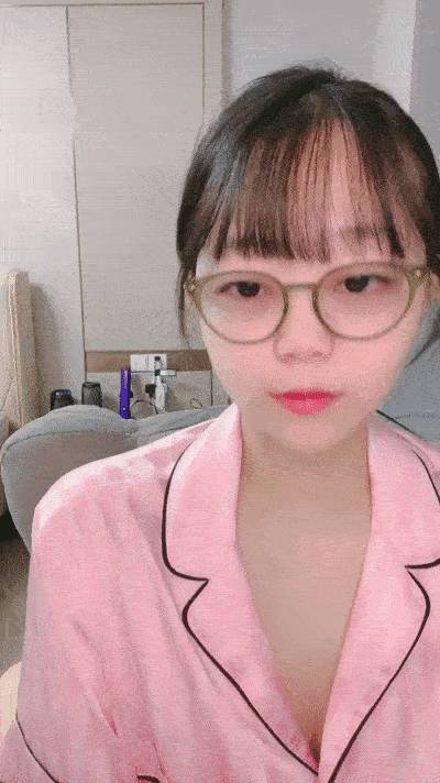 清純系眼鏡妹桃子白嫩大屁股臀搖鏡頭前揉搓小穴手指拍打扣入呻吟嬌喘水聲嘩嘩[2V 981 MB] [BT] [-]