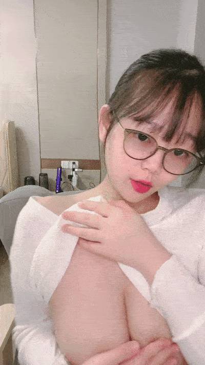 眼鏡清純美少女桃子極品大白美臀翹起屁股抖動手指扣穴拍打水聲嘩嘩嬌喘呻吟超誘人[2V 1684 MB] [BT] [-]