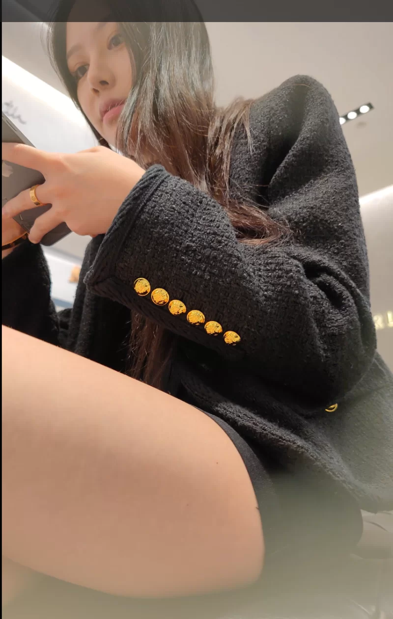 街拍玉足第5部  小姐姐商场换鞋好性感 [1V-1.78GB]