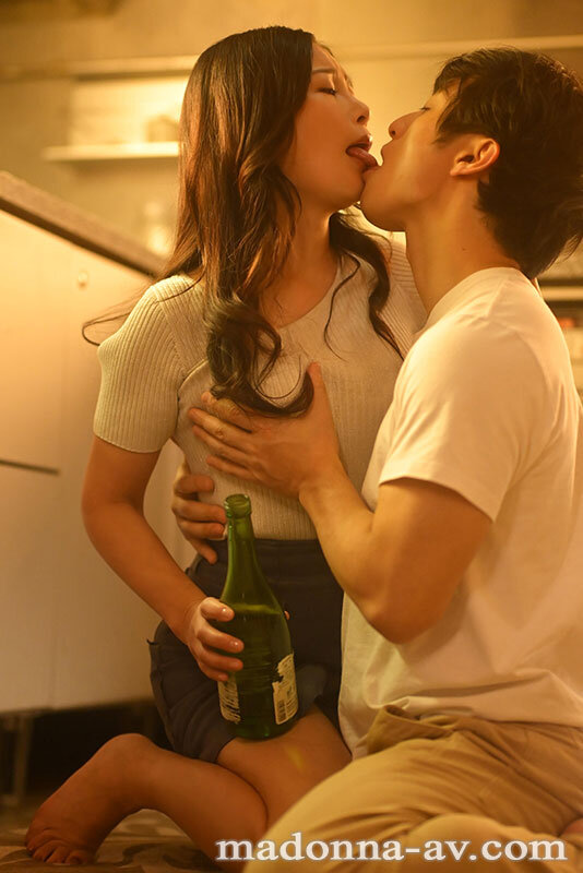 roe-361 最愛の母と飲み交わした一夜酒と潮吹きに溺れて大人になった僕 一色桃子[2V 2300 MB] [BT] [-]