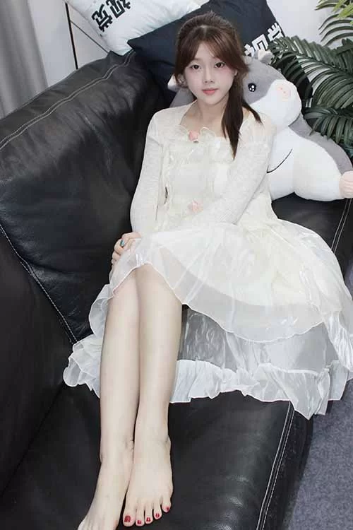 小众视觉-小薯条-清纯连衣裙裸足[92P1V-0.9G百度网盘] [92p1v-0.9GB]