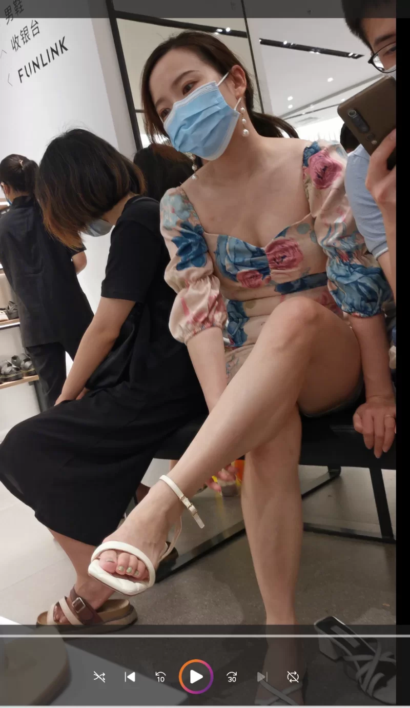 街拍玉足第11部 鞋店系列高颜值大白长腿美女清凉短裙诱 [1V-857MB]