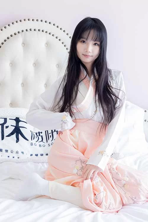 袜啵啵-甜甜圈-汉服白棉袜、裸足[168P-1V-1.6G百度网盘] [168p1v-1.6GB]