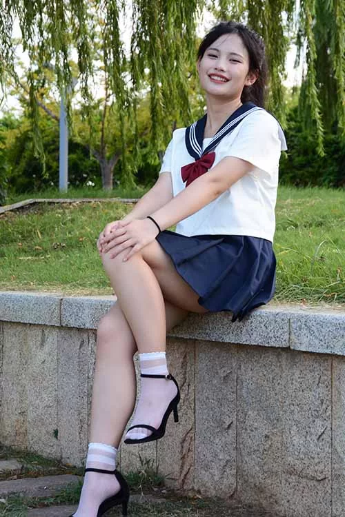 初夏女神-幺幺-JK超短裙白袜裸足[100P-1V-0.9G百度网盘] [100p1v-0.9GB]