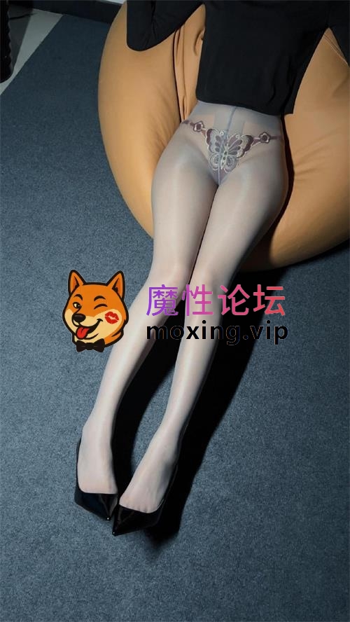 白龙猫女-性感梨形灰丝美腿 [29P5V-50M百度网盘] [-]