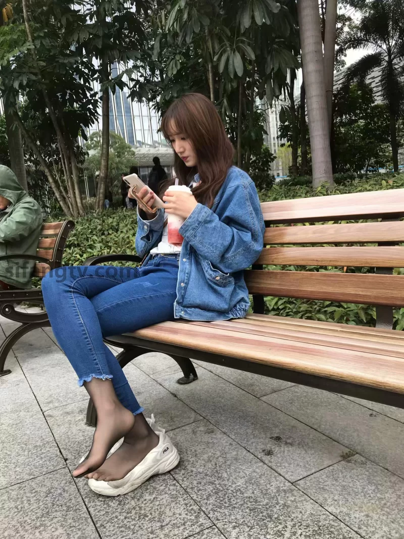 《良家泄密》之5套丝袜美脚视频+套图合集 [43V+多P-6.25GB]
