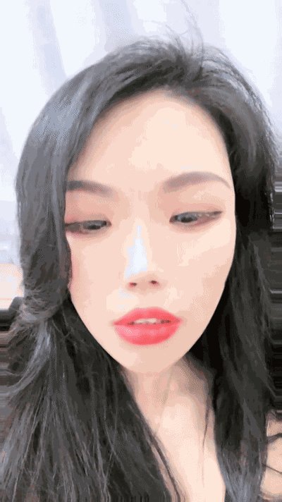 [BT]淫荡小骚货翘着骚逼求操看闺蜜在旁边被后入，爽的狂喷水，手脚吊起来玩穴 [-]