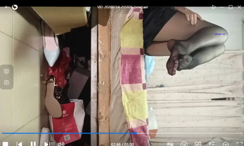 国产足交福利，适合手冲！ [13V-1.7GB]