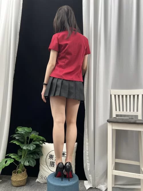 东禾摄影-短裙 凉拖高跟裸足[217P2V-1.5G百度网盘] [217p2v-1.5g]