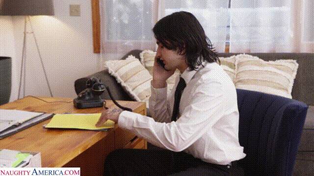 SexyredheadbossYayaGingersnatchtakesinterndickonherofficedesk[2V 672 MB] [BT] [-]