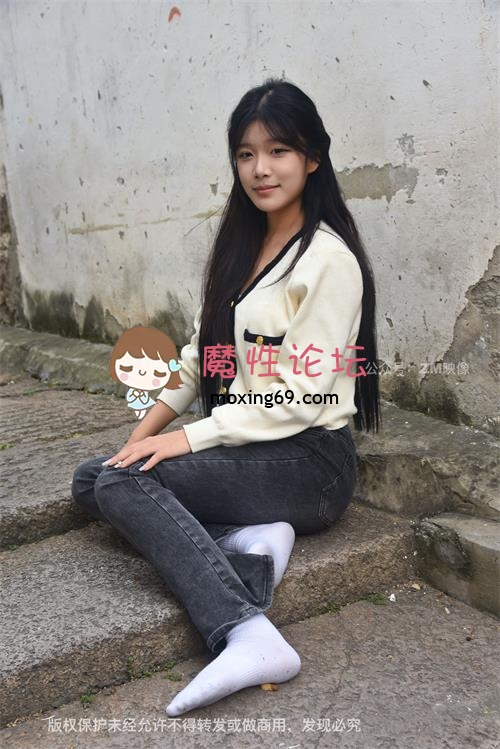 [织梦映像]余杭小镇-美女牛仔裤棉袜裸足[300P-1V-2.19G百度网盘] [-]