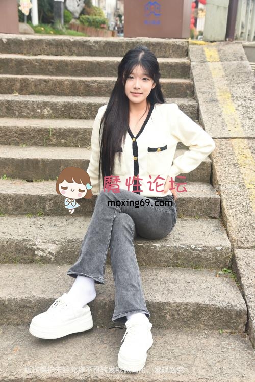 [织梦映像]余杭小镇-美女牛仔裤棉袜裸足[300P-1V-2.19G百度网盘] [-]