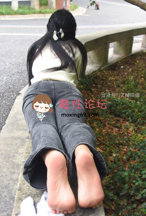 [织梦映像]余杭小镇-美女牛仔裤棉袜裸足[300P-1V-2.19G百度网盘] [-]
