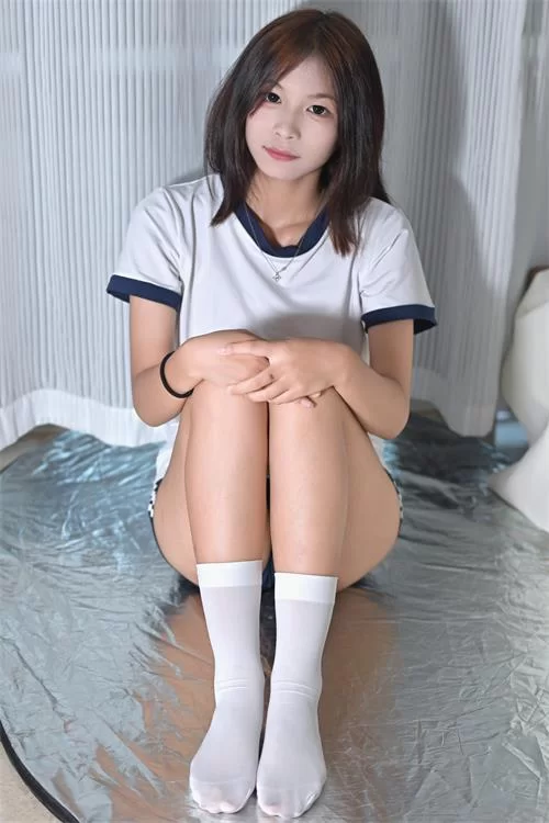 凝思摄影-沅沅-体操服短白丝、小皮鞋 [1V-0.8G百度网盘] [1V-0.8g]