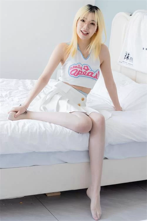 袜啵啵-小甜豆-高跟鞋超短裙油亮淡蓝丝、腰丝 [150p1v-1.38GB]