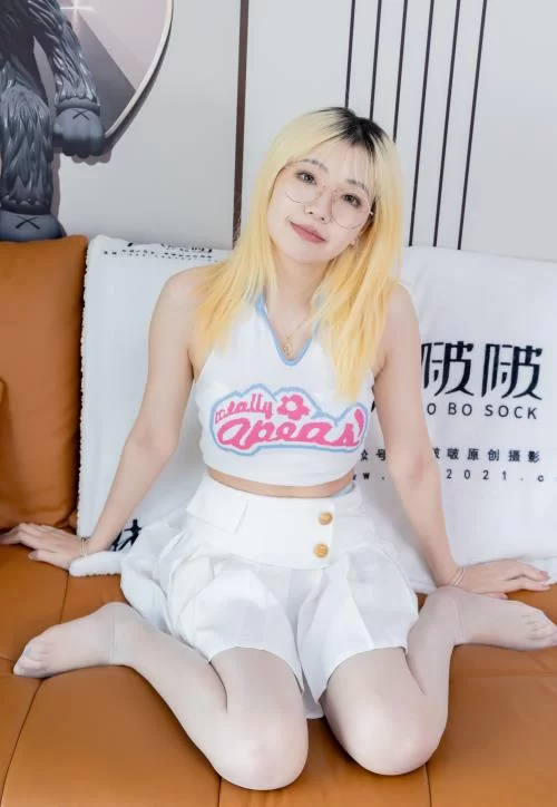 袜啵啵-小甜豆-高跟鞋超短裙油亮淡蓝丝、腰丝 [150p1v-1.38GB]