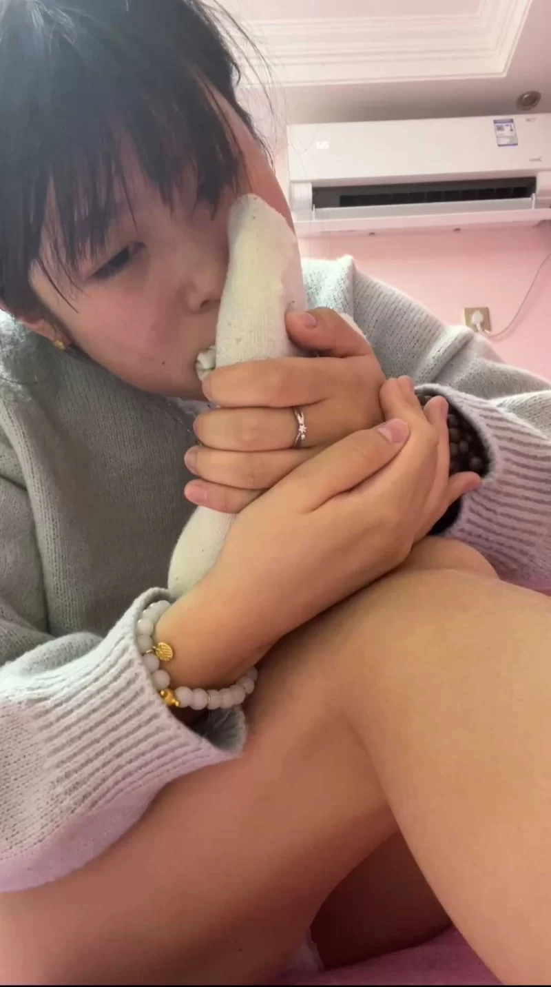 开发居家少女tian鞋垫闻袜子闻鞋秀足 [1v-2.07GB]