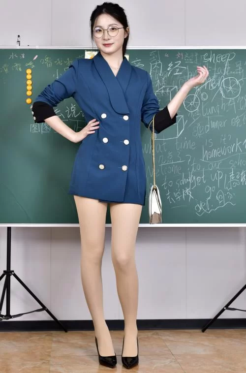 初夏女神-安妮-OL制服肉丝[100P1V-0.9G百度网盘] [100p1v-0.9GB]