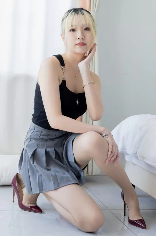 袜啵啵-小甜豆-高跟鞋长靴、肉丝灰丝裸足 [167p1v-1.9GB]