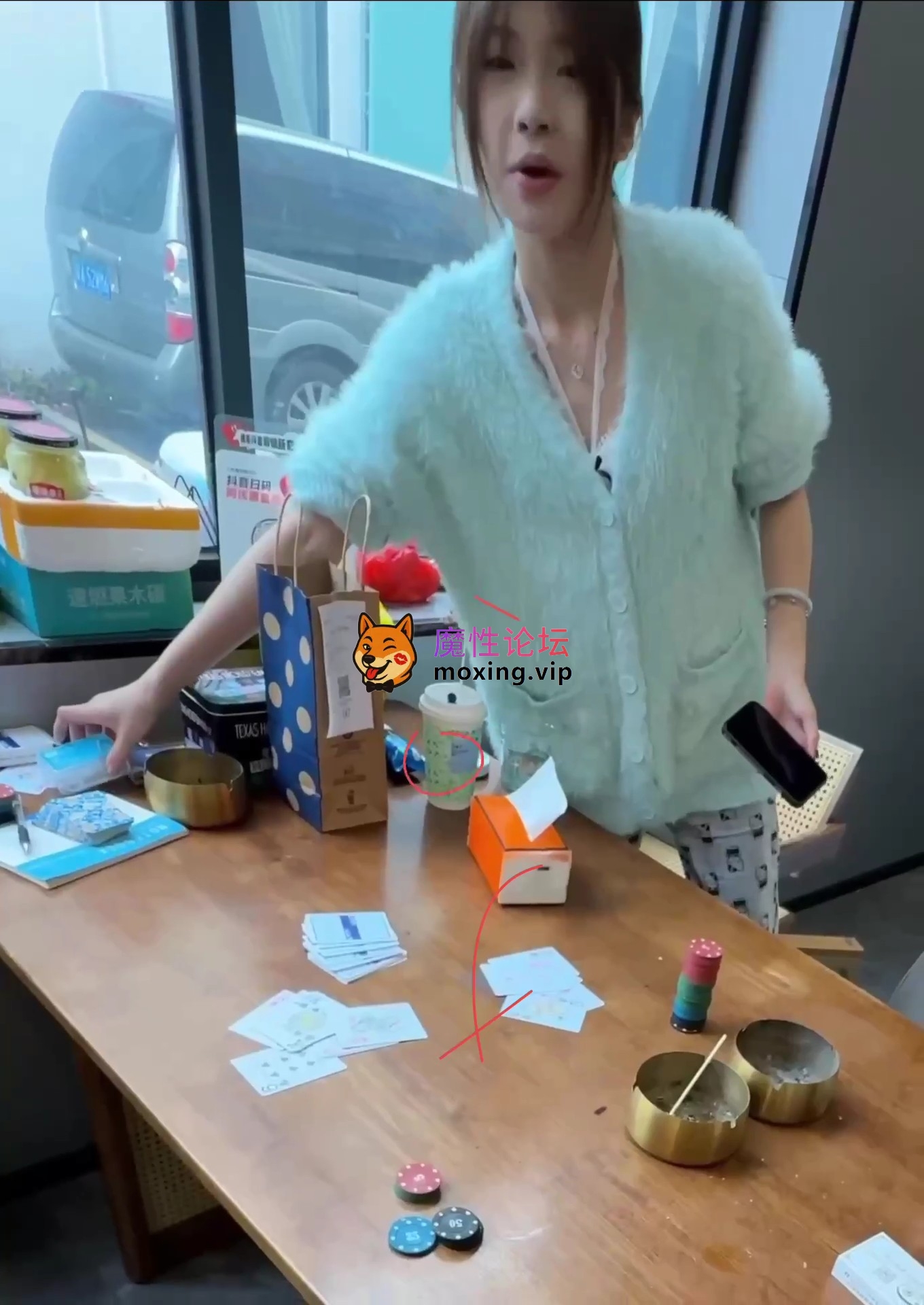 外站新流出厕拍完小姐姐还要去搭讪 [-]