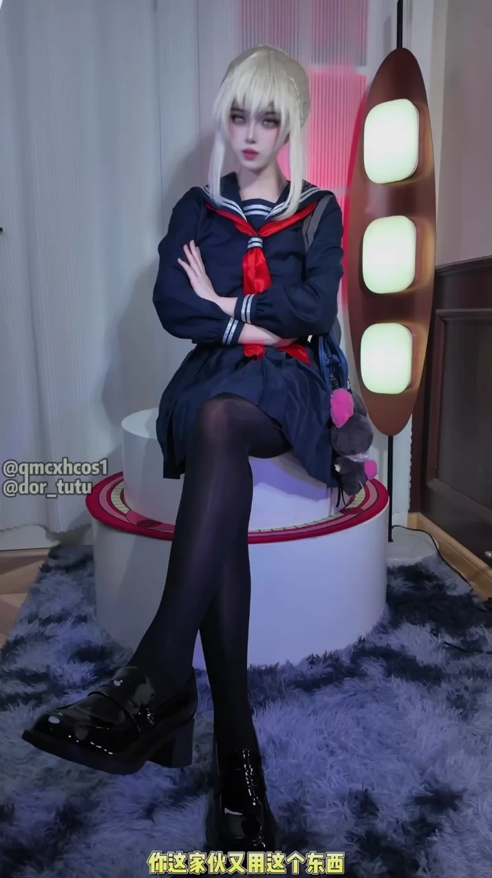 阿尔托莉雅cos，偷闻制服鞋被saber发现要用足交狠狠惩罚御主❤️ [1v-759mb]