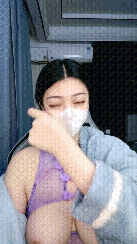 [BT]兄弟们 超级大奶子 巨大无比最爱喝奶茶甩奶舞 性感内衣超好身材 看着就是爽2 [-]