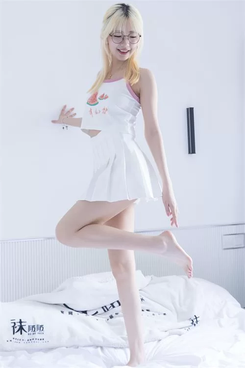 袜啵啵-甜豆-超短裙黑丝裸足棉袜[155P1V-1.2G百度网盘] [155p1v-1.2GB]