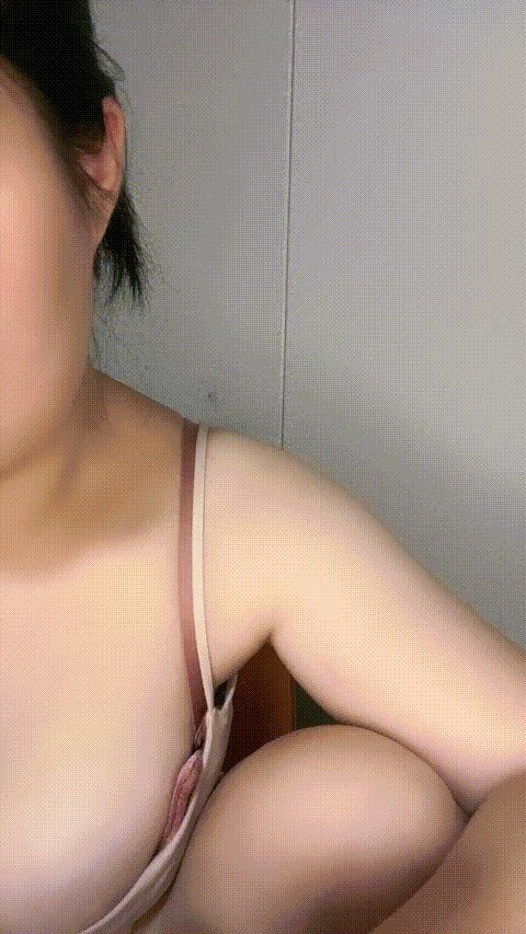 [BT]大一f奶母乳妈妈漂亮轻熟女，身材丰腴大肥臀60 [-]