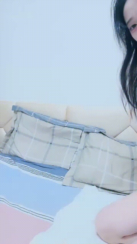 [BT]菠萝吹吹_白皙透红的粉嫩皮肤鲍鱼 ! 被無套輸出 ! 网红为榜一大哥cos献身1 [-]