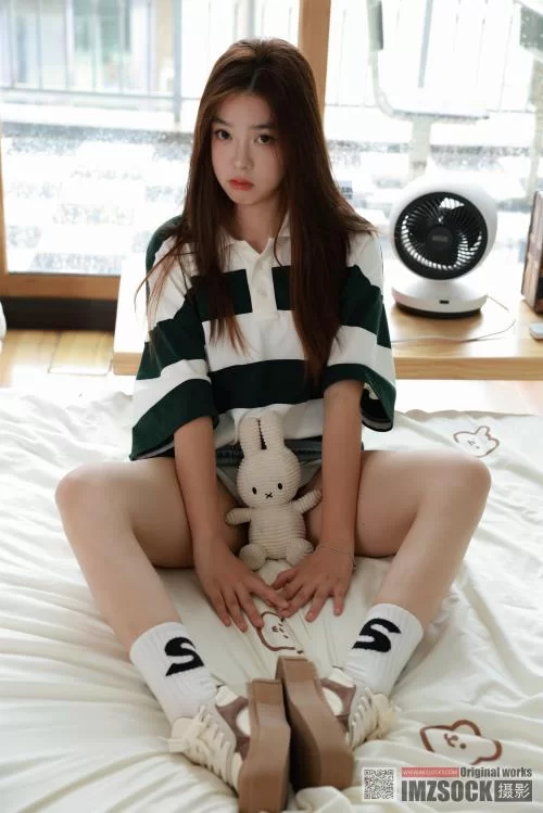 IMZSOCK爱美足-雨萌-私房棉袜裸足萌妹[106P1V-0.7G百度网盘] [106p1v-0.7GB]
