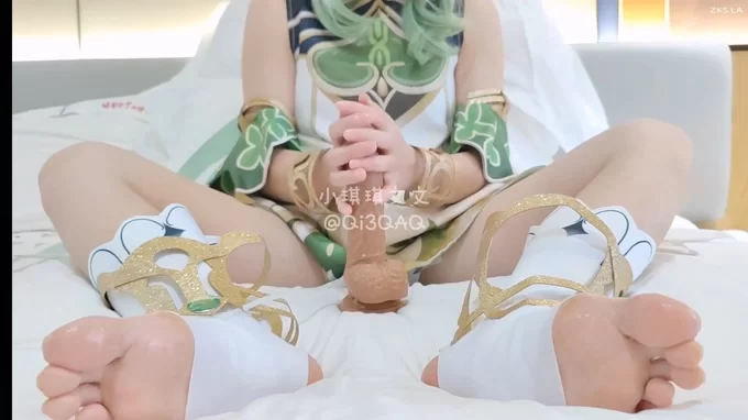 小琪琪文文 原神 纳西妲 草神 袜套 裸足 淫语 假鸡鸡 模拟 [1V-304MB]