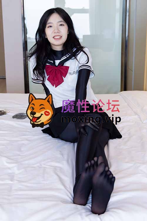 袜啵啵-小甜豆-白棉袜、厚黑丝五指袜和jk制服叠穿[140P1V-1.4G百度网盘] [-]
