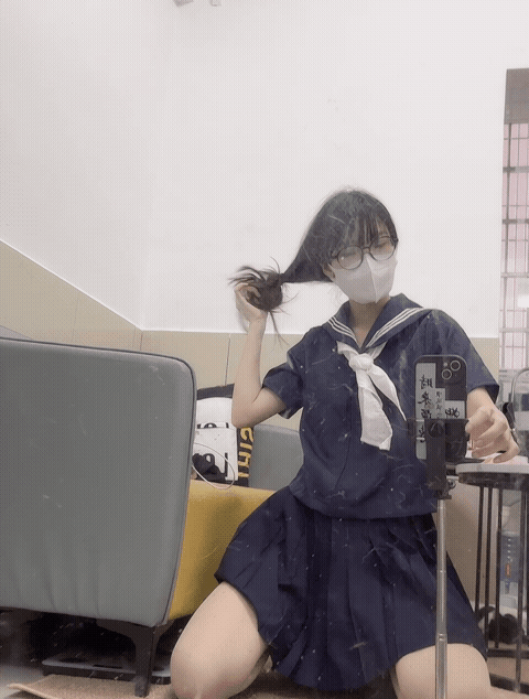 pikpak《甜筒yuki》超人气反差萌妹，露脸福利姬放尿内裤套头自慰 56v/7.40GB [-]