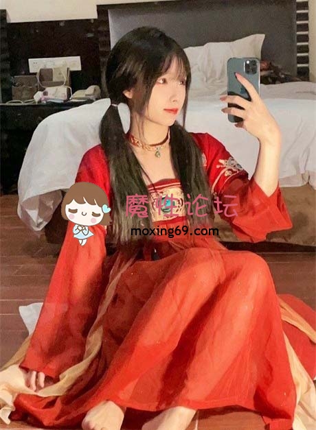 3套《一团墨染w》福利姬中极品，神仙颜值，幼态萝莉，大胆掰白虎穴，双跳蛋自慰 [2V ] [BT] [-]