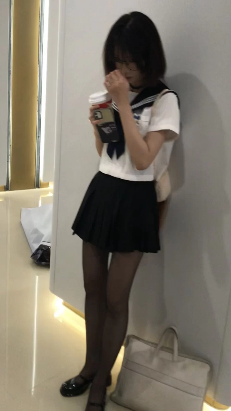 TK262-再遇jk眼镜妹子黑丝开闪 [1v，5p-874MB]