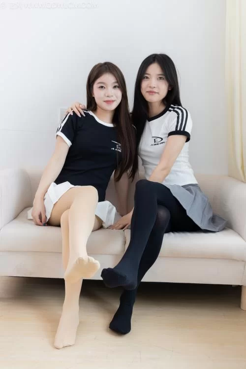 物恋传媒-茯苓&闪闪-姐妹花超短裙厚黑丝肉丝 [1V-1.2GB]