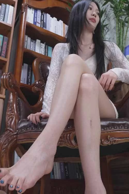 Xing Yun E-包臀裙展示她的39码脚丫[1V-1.2G百度网盘] [1V-1.2GB]