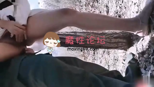 最新门事件，师生不伦，巨乳老师勾引学生户外小树林野战《1.96GB》《BT》 [-]