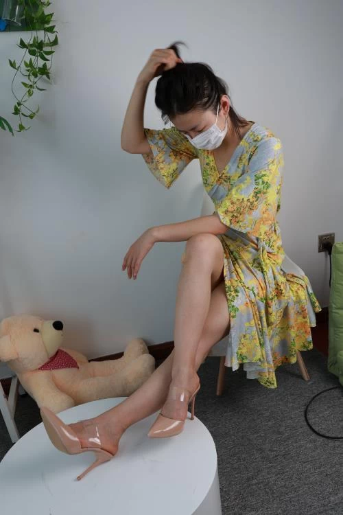 东禾摄影-网红战袍高跟鞋[216P2V-1.3G百度网盘] [216p2v-1.3GB]
