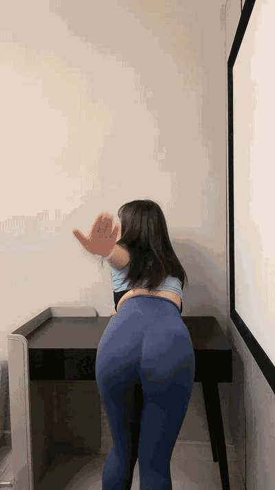 [BT]緊身褲新人騷禦姐撩起衣服露大奶子抓起炮友屌埋頭深喉，開檔黑絲一線天肥穴，騎乘位後入爆操52 [-]