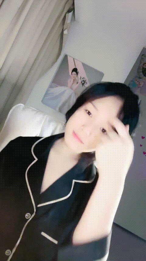[BT]e懒得喷危险纯欲体 G奶女学生 全身肌肤雪白 完美身材小蛮腰大长腿粉嫩逼逼 抖胸裸舞道具喷水3 [-]