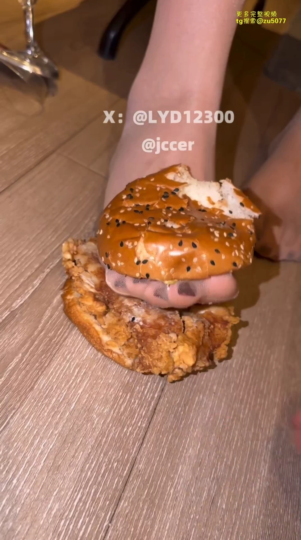 jccer足控射鞋射丝袜踩精玩尿踩食物大合集 [46v-9.2GB]