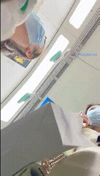 [BT]跟随抄底漂亮美女 透明蕾丝白内内 逼毛清晰可见 大屁屁很性感 [-]