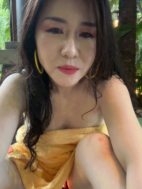 骚浪熟女《shuidi》情趣内衣丝袜诱惑  户外露出跳蛋发骚 近期最新 [-]