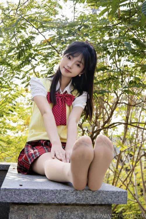足愉心-婉宁-超短裙肉丝运动鞋[115P1V-1.4G百度网盘] [115p1v-1.4GB]