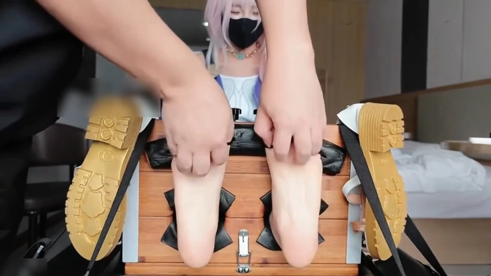 甘碧妹摄cosplay昔涟TK挠脚 [1v-3.45GB  1小时07分]