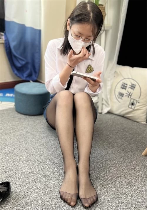 东禾摄影牛仔裙黑丝高跟 [232P/1V-1.23GB]