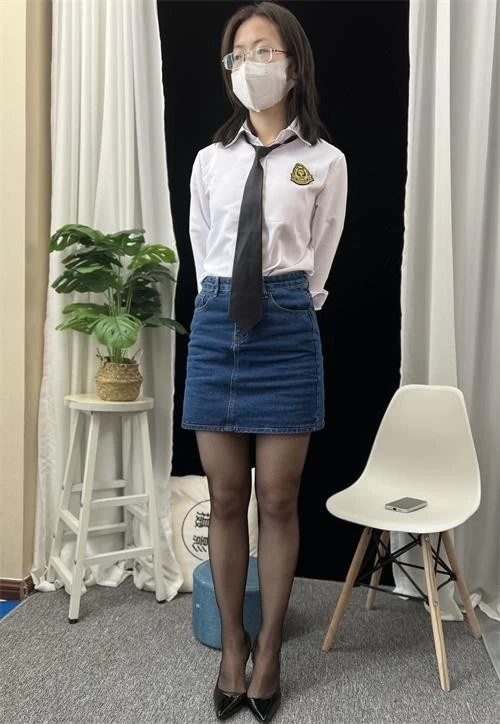 东禾摄影牛仔裙黑丝高跟 [232P/1V-1.23GB]