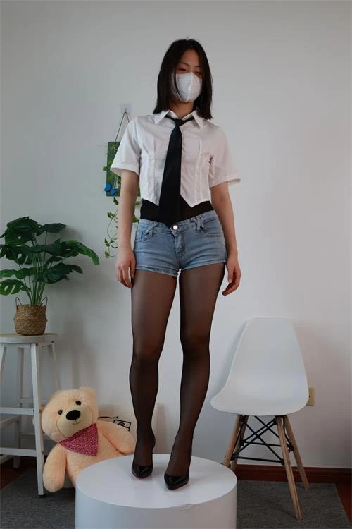 东禾摄影-牛仔短裤黑丝性感高跟 [313P2V-1.6G百度网盘] [313p2v-1.6g]